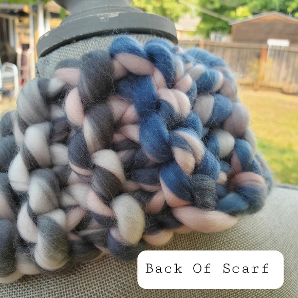 Handmade infinity scarf - Picture 5 of 6